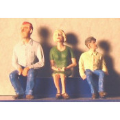 Famille assise (figurines...