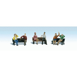 Échelle HO : Personnages assis avec bancs